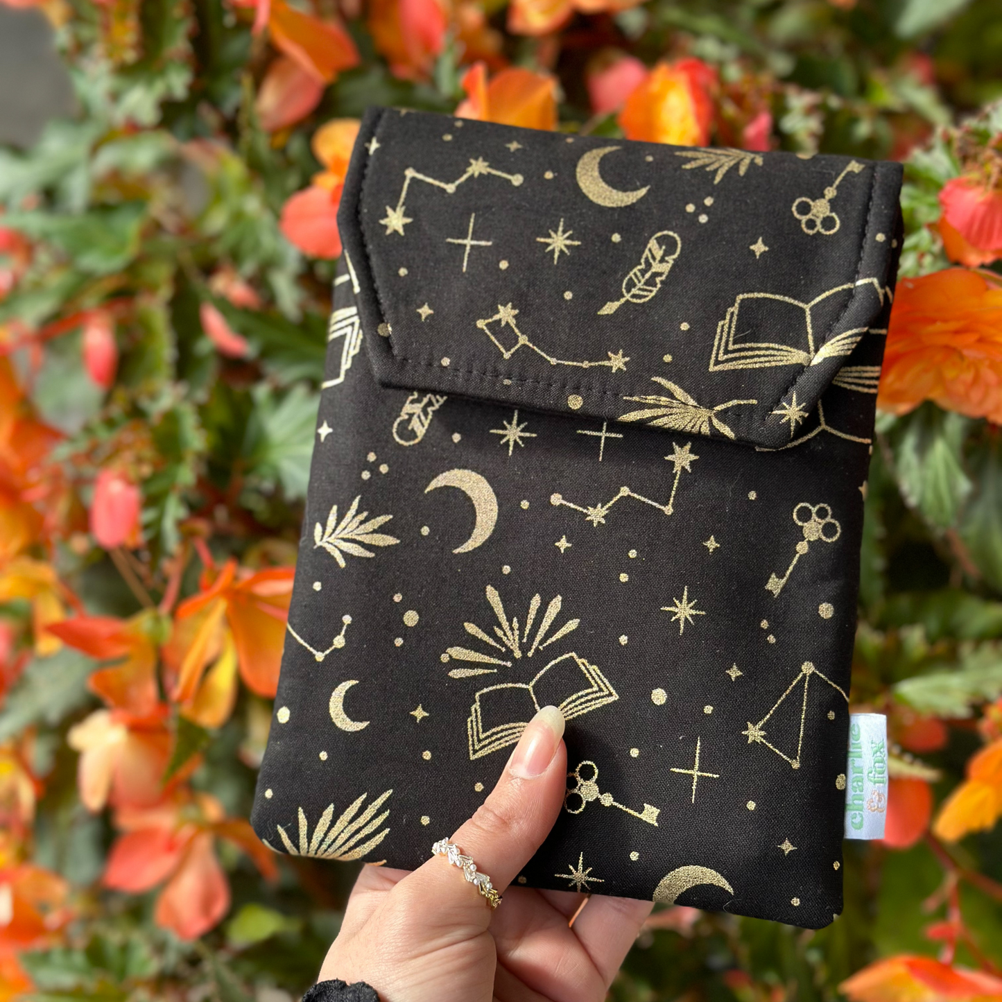 Reading is Magic in Midnight padded e-reader pouch *gold foil*
