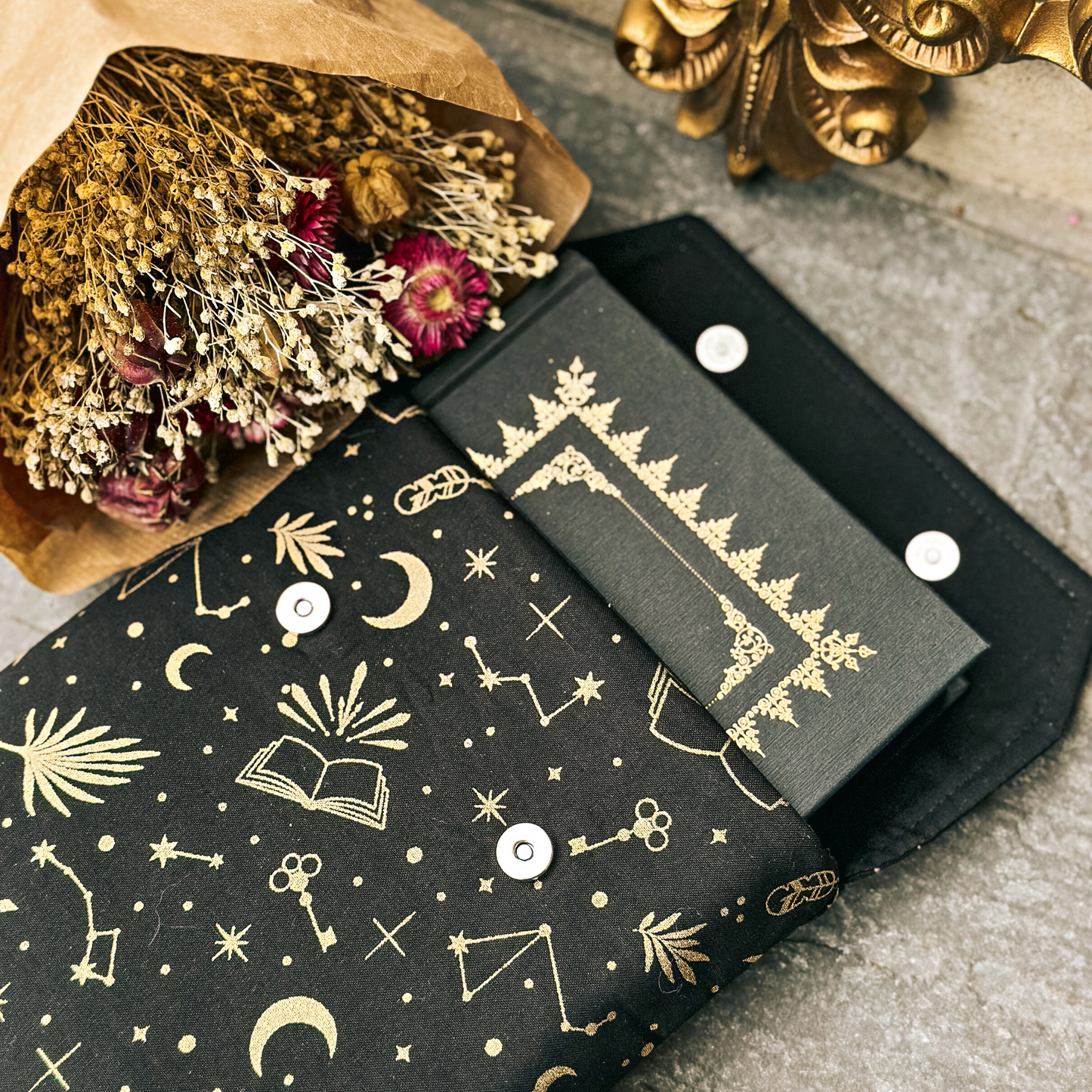 Reading is Magic in Midnight padded book sleeve *gold foil*