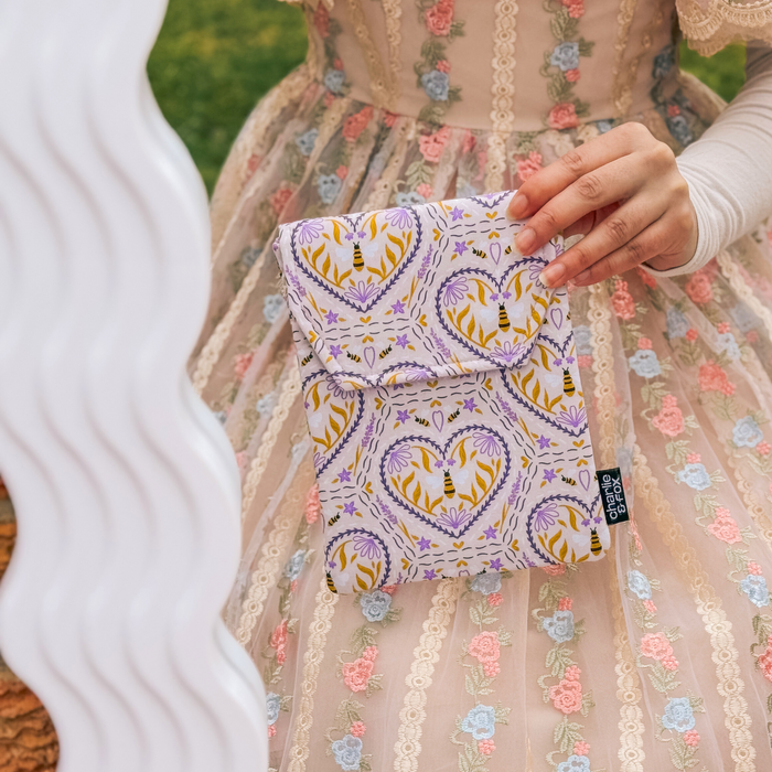 Bee Mine padded e-reader sleeve