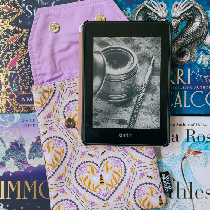 Bee Mine padded e-reader sleeve