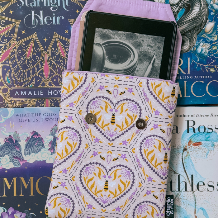 Bee Mine padded e-reader sleeve