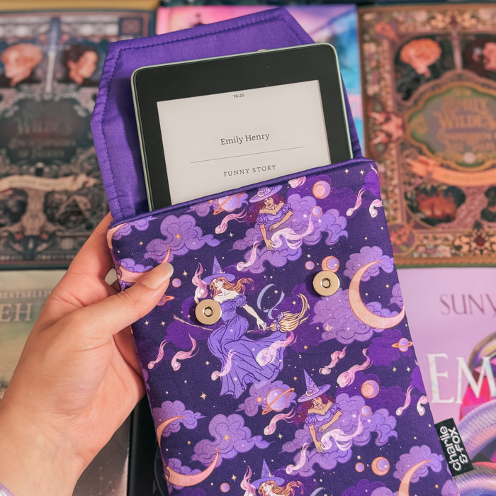 Bewitched padded e-reader sleeve