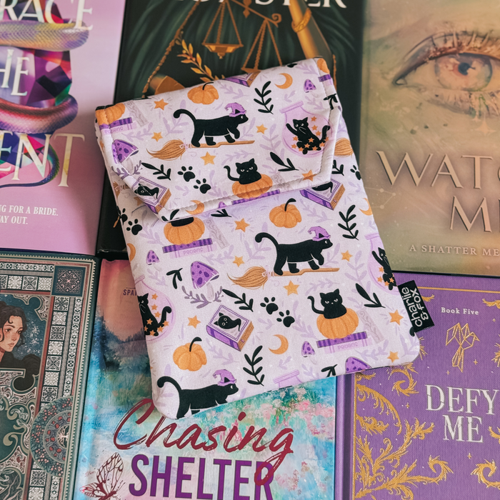 Cats and Magic padded e-reader sleeve