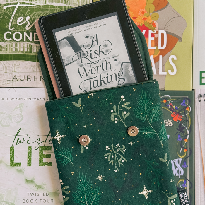 Winter Botanical padded e-reader sleeve