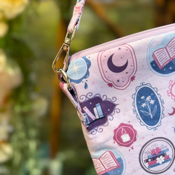 Daydreams crossbody sleeve