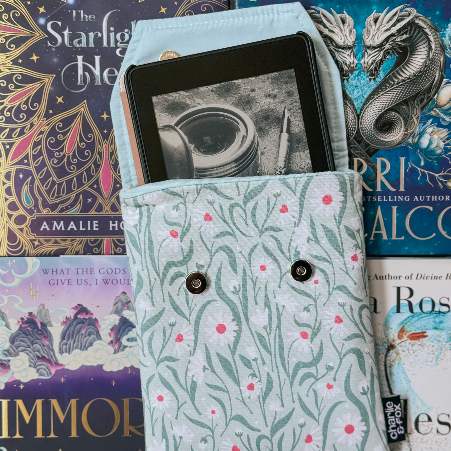 Daisies in Spring padded e-reader sleeve