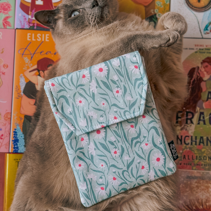 Daisies in Spring padded e-reader sleeve