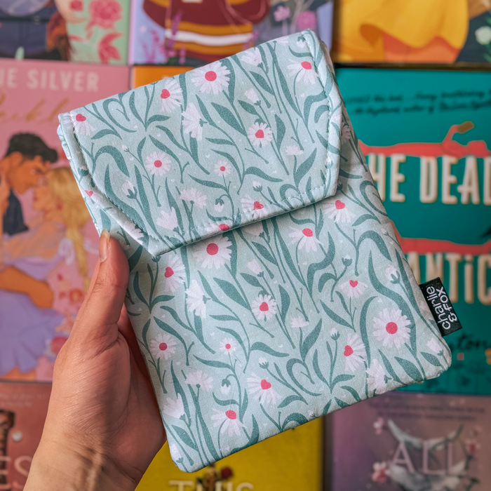 Daisies in Spring padded e-reader sleeve