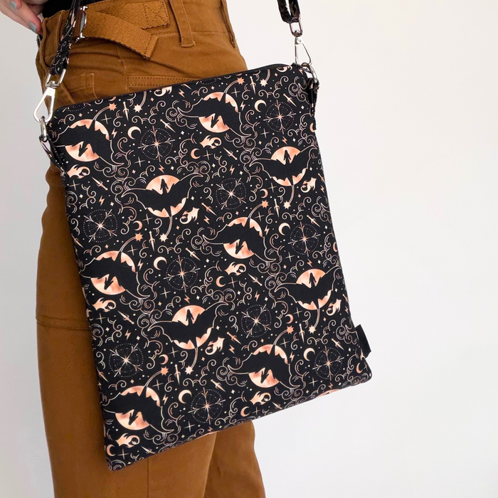 Fourth Wing crossbody sleeve - Rebecca Yarros
