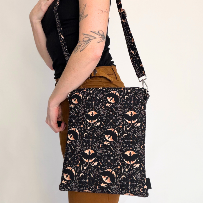Fourth Wing crossbody sleeve - Rebecca Yarros