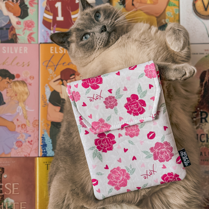 Light Romance padded e-reader sleeve