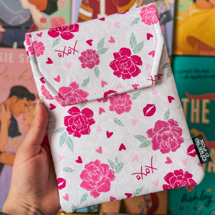 Light Romance padded e-reader sleeve