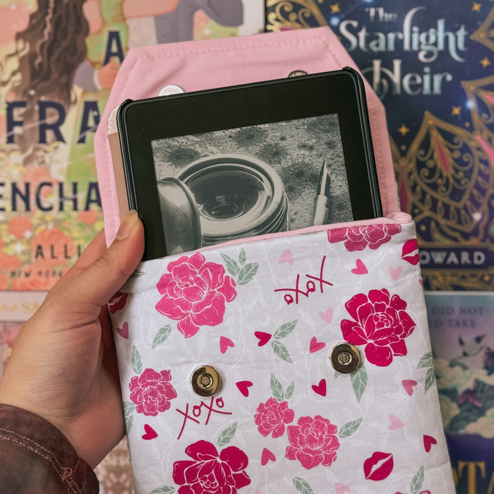 Light Romance padded e-reader sleeve