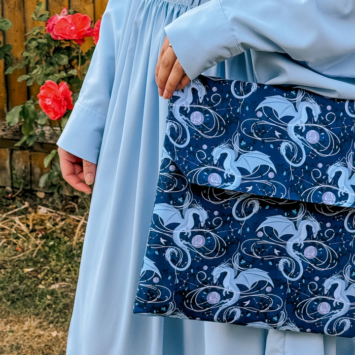 Moonplume satchel (When The Moon Hatched - Sarah A. Parker)