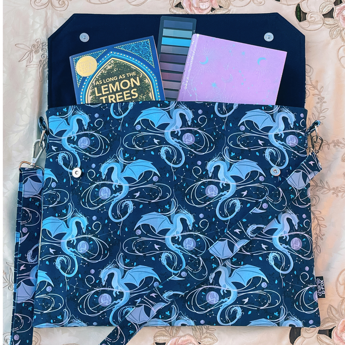 Moonplume satchel (When The Moon Hatched - Sarah A. Parker)