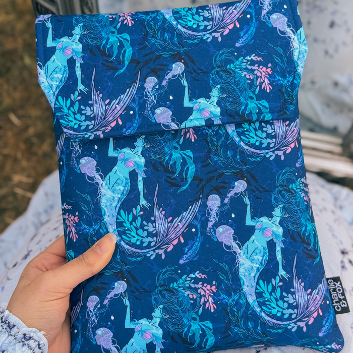 Ocean Queen padded book sleeve