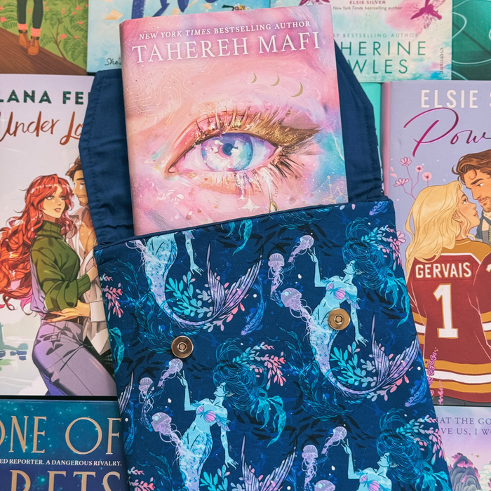 Ocean Queen padded book sleeve