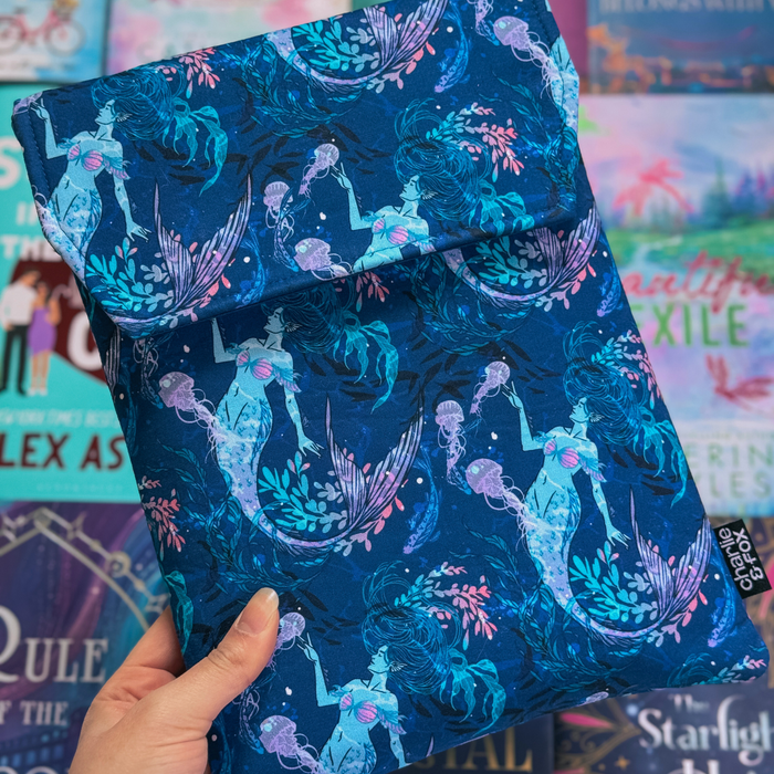 Ocean Queen padded book sleeve