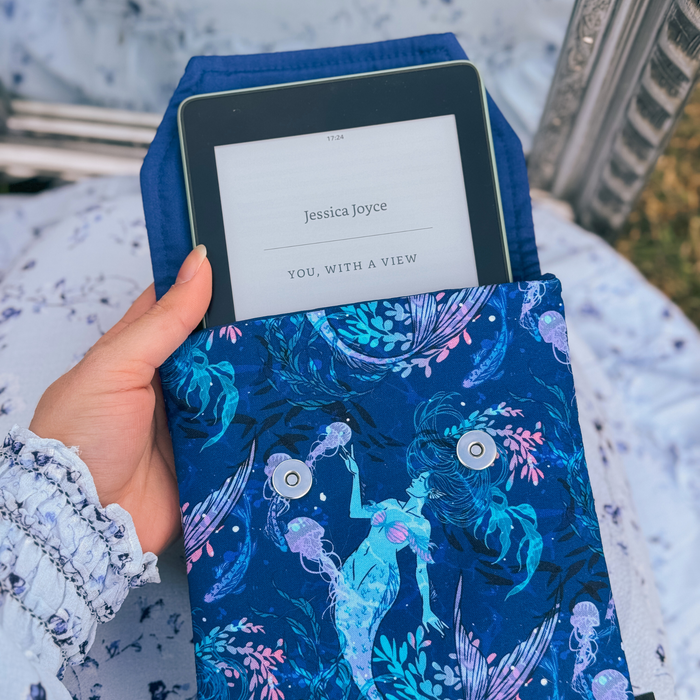 Ocean Queen padded e-reader sleeve