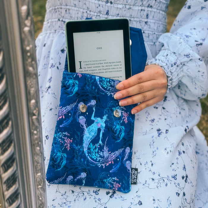 Ocean Queen padded e-reader sleeve