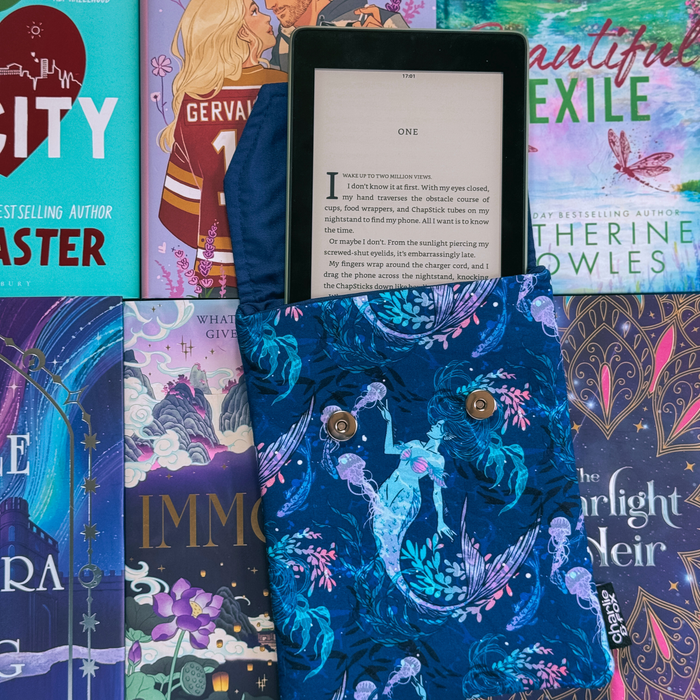 Ocean Queen padded e-reader sleeve