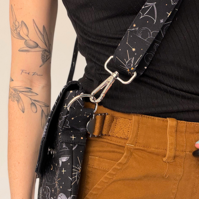 Onyx Storm crossbody sleeve - Rebecca Yarros