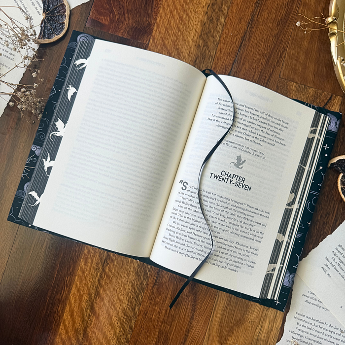 Onyx Storm fabric dust jacket - Rebecca Yarros