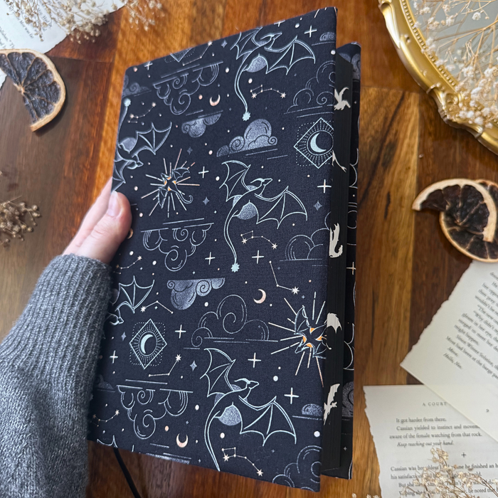 Onyx Storm fabric dust jacket - Rebecca Yarros