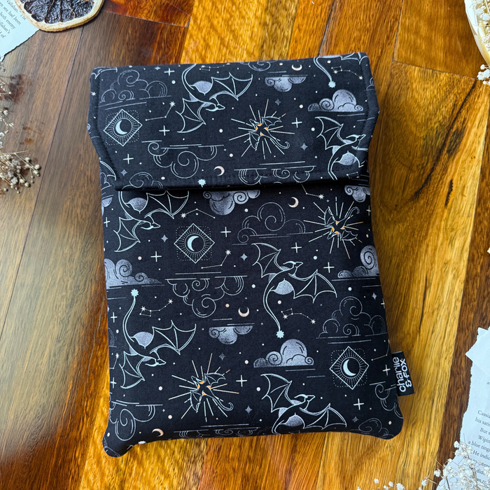 Onyx Storm padded book sleeve - Rebecca Yarros