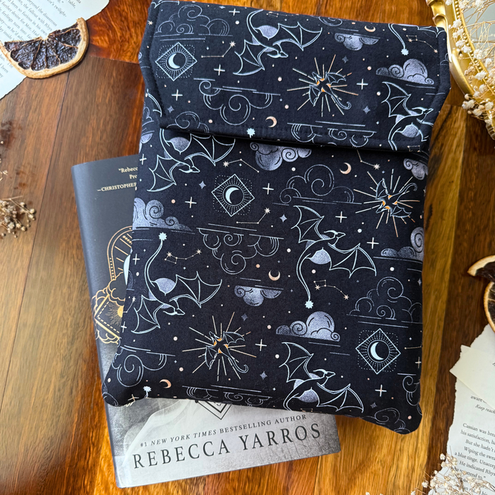 Onyx Storm padded book sleeve - Rebecca Yarros