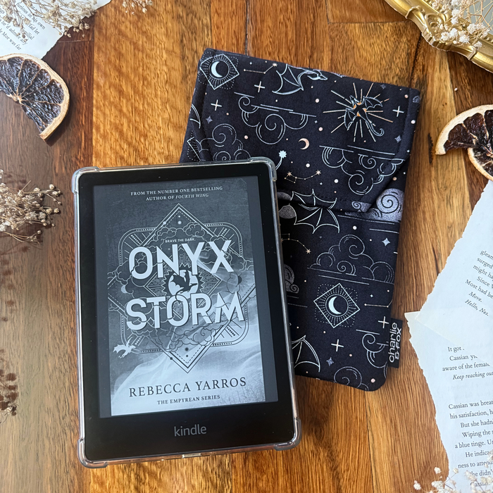 Onyx Storm padded e-reader sleeve - Rebecca Yarros