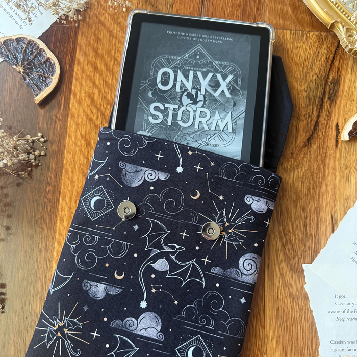 Onyx Storm padded e-reader sleeve - Rebecca Yarros