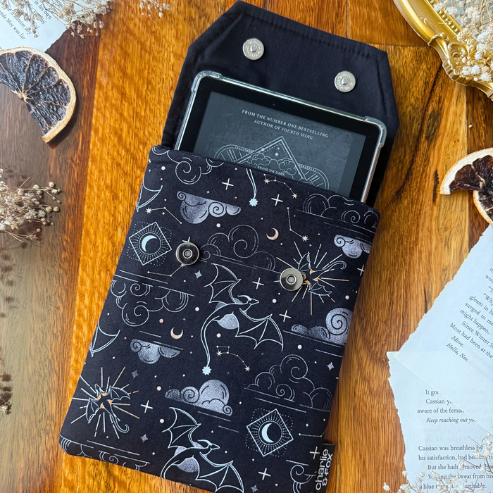 Onyx Storm padded e-reader sleeve - Rebecca Yarros