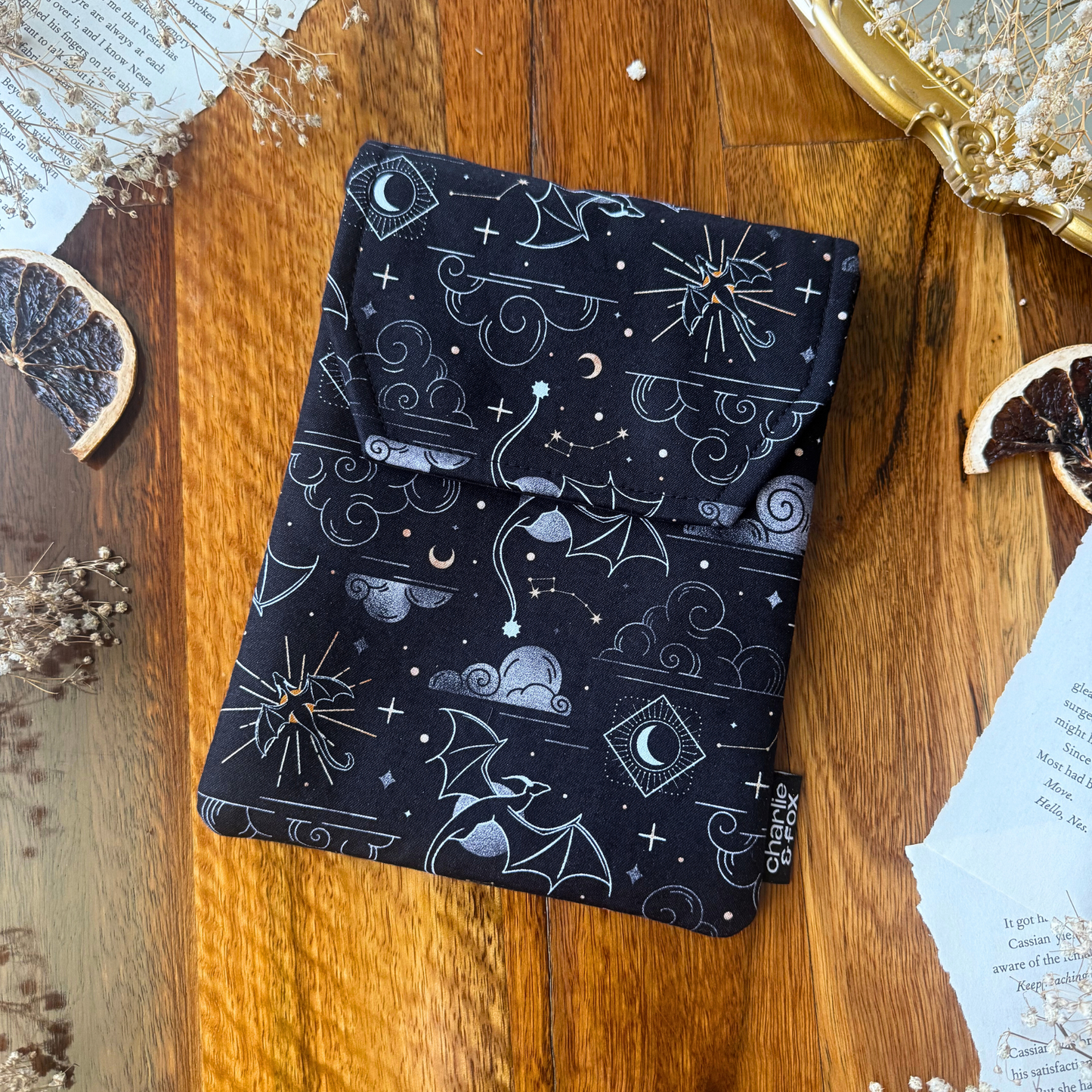 Onyx Storm padded e-reader sleeve - Rebecca Yarros