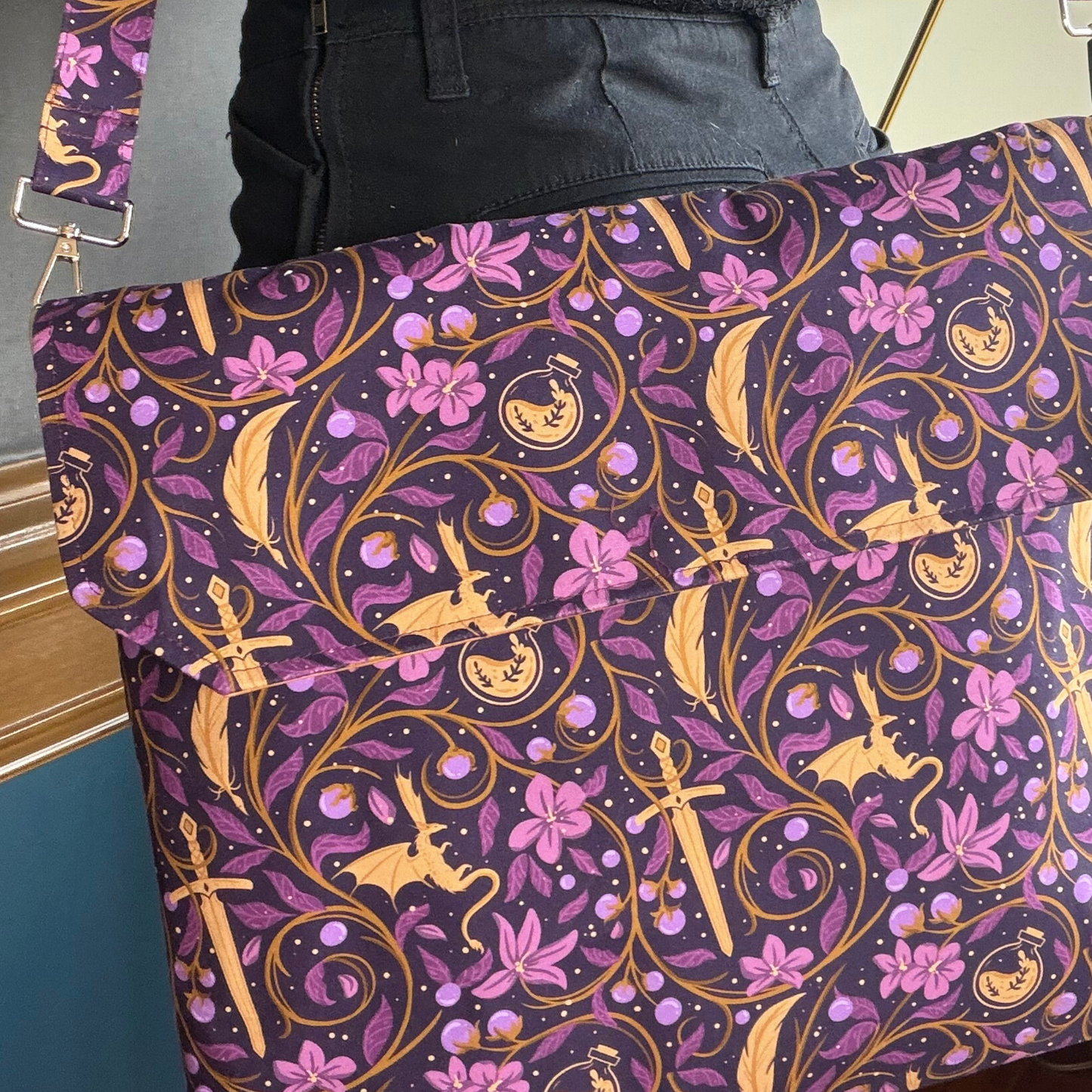 Fourth Wing Quadrants satchel - Rebecca Yarros