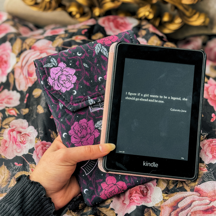 Romantasy padded e-reader sleeve