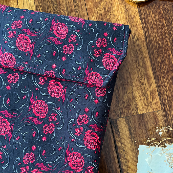 Scarlett Floral padded book sleeve (Scarlett St. Clair)