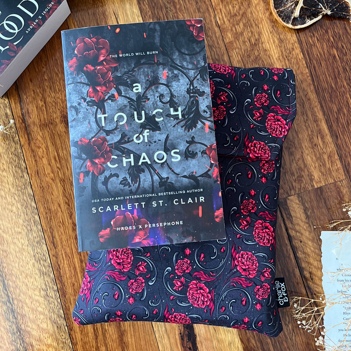 Scarlett Floral padded book sleeve (Scarlett St. Clair)