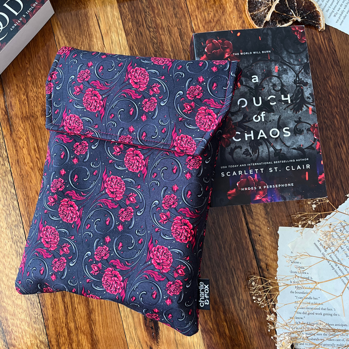 Scarlett Floral padded book sleeve (Scarlett St. Clair)