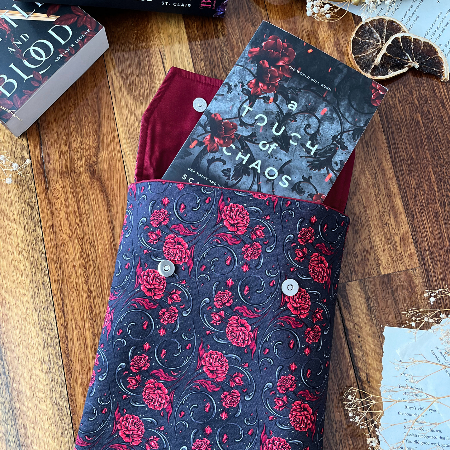 Scarlett Floral padded book sleeve (Scarlett St. Clair)