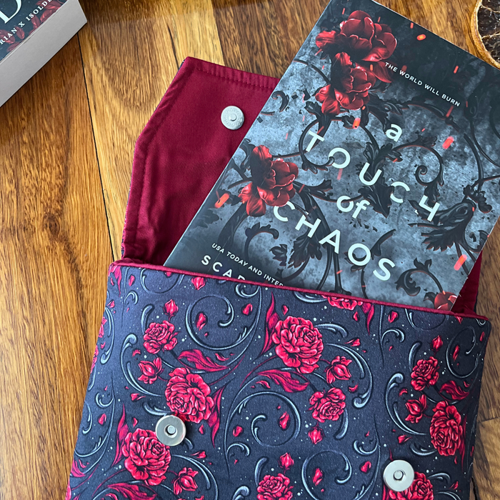 Scarlett Floral padded book sleeve (Scarlett St. Clair)