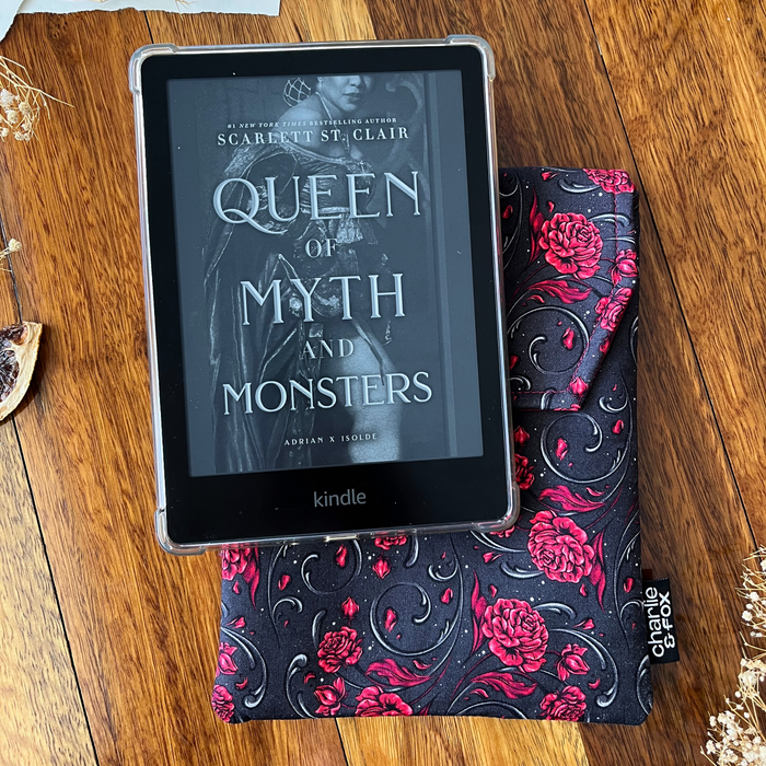 Scarlett Floral padded e-reader sleeve (Scarlett St. Clair)