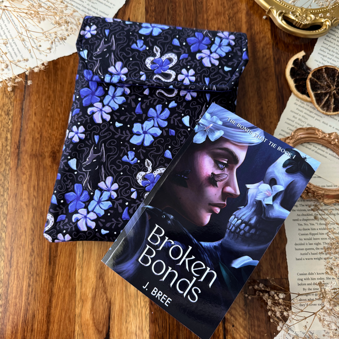 Shadow Puppy padded book sleeve - Draven Edition (The Bonds That Tie - J. Bree)