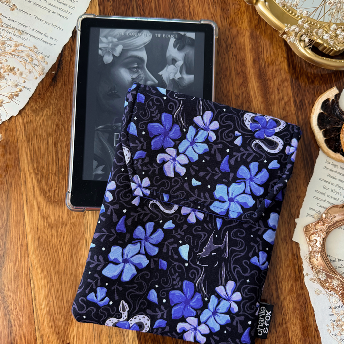 Shadow Puppy padded e-reader sleeve - Draven Edition (The Bonds That Tie - J. Bree)