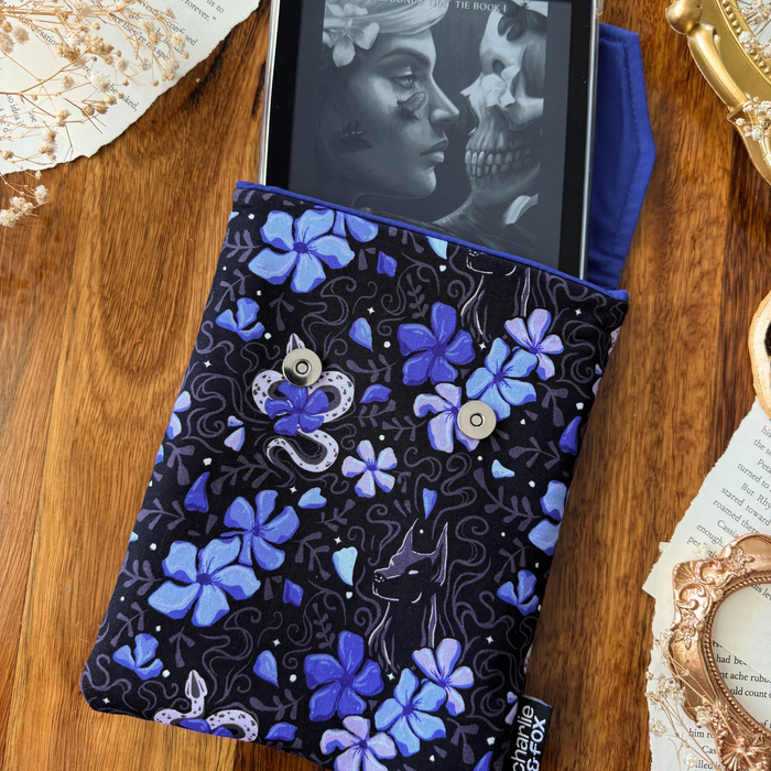 Shadow Puppy padded e-reader sleeve - Draven Edition (The Bonds That Tie - J. Bree)