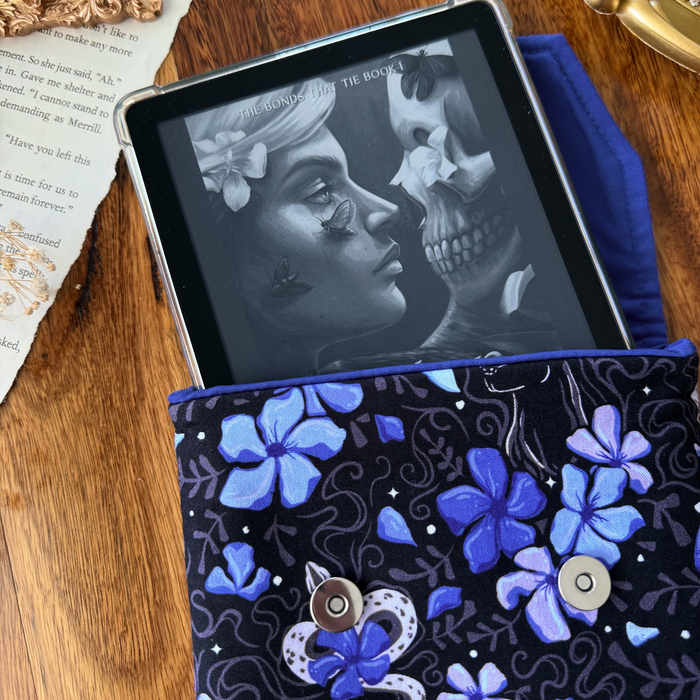 Shadow Puppy padded e-reader sleeve - Draven Edition (The Bonds That Tie - J. Bree)