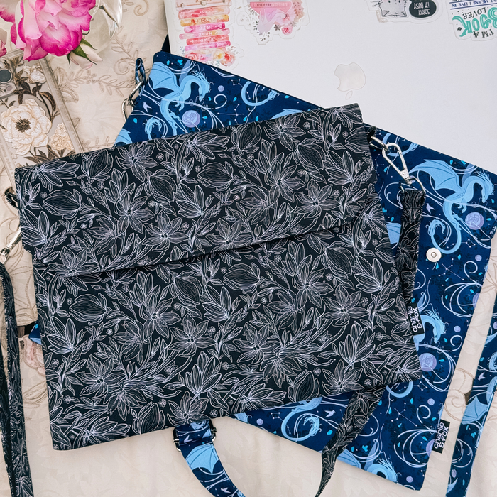 Moonplume satchel (When The Moon Hatched - Sarah A. Parker)