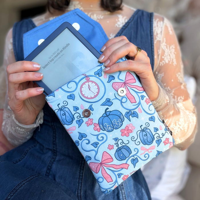 Midnight Hour padded e-reader sleeve
