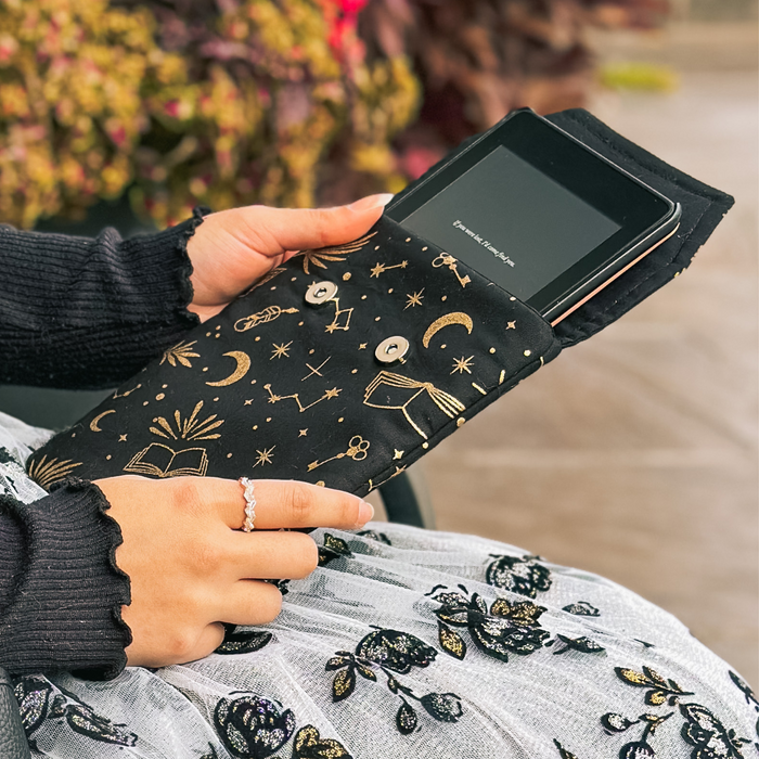 Reading is Magic in Midnight padded e-reader sleeve