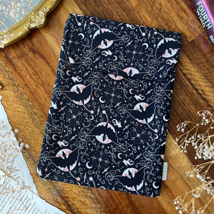 Fourth Wing padded book sleeve - Rebecca Yarros